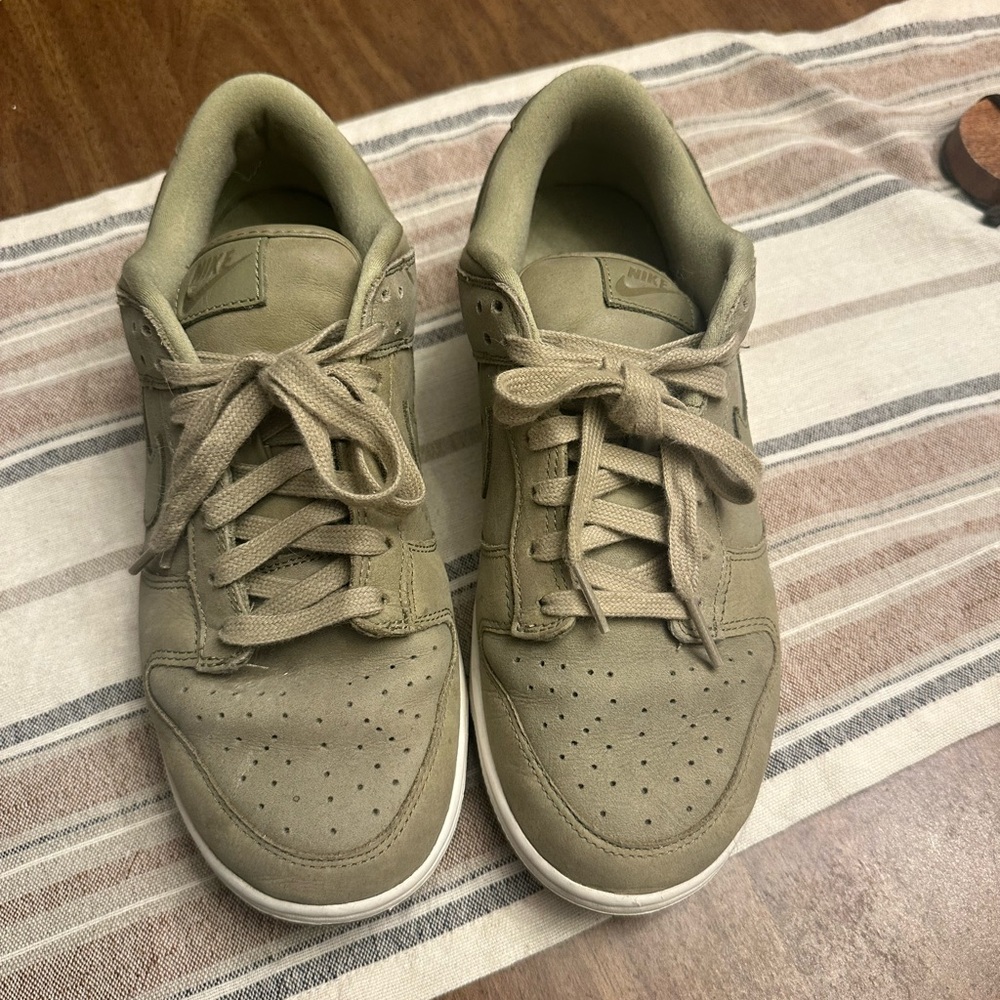 Nike Dunks - Picture 6 of 6